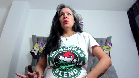 Lailacastillo online show from 12, 12, 2024