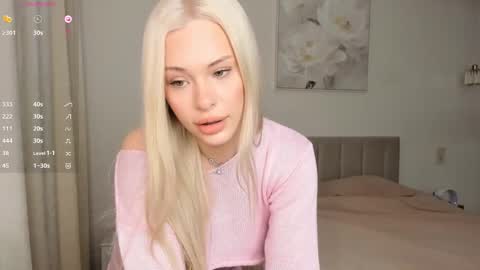 Snapshot of lana_mazy chatting on 22, 10, 2025 Lana online show from 22, 10, 2025