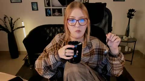 Snapshot of lanafitch chatting on 31, 5, 2026 lana online show from 31, 5, 2026