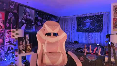 Snapshot of lanakyutt chatting on 10, 3, 2025 L A N A online show from 10, 3, 2025