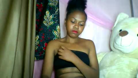 Snapshot of lara_belle chatting on 29, 4, 2026 lara_belle online show from 29, 4, 2026