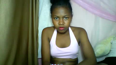Snapshot of lara_belle chatting on 4, 5, 2026 lara_belle online show from 4, 5, 2026