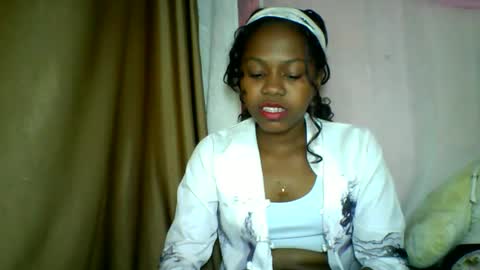 Snapshot of lara_belle chatting on 9, 5, 2026 lara_belle online show from 9, 5, 2026