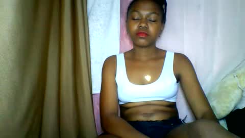 Snapshot of lara_belle chatting on 21, 5, 2026 lara_belle online show from 21, 5, 2026