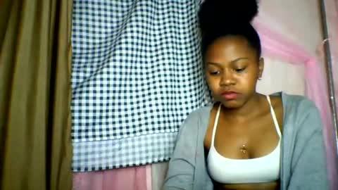 Snapshot of lara_belle chatting on 29, 6, 2026 lara_belle online show from 29, 6, 2026