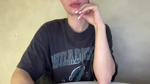 Lara Neon online show from 10, 10, 2025