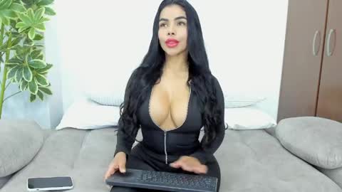 Snapshot of lara_sins1 chatting on 17, 4, 2026 LARA SINS online show from 17, 4, 2026