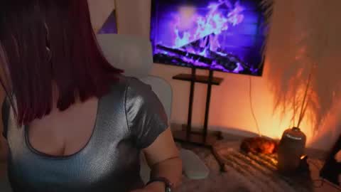 Lara  online show from 9, 11, 2025