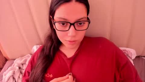 Snapshot of laracamille chatting on 21, 10, 2025 lara online show from 21, 10, 2025