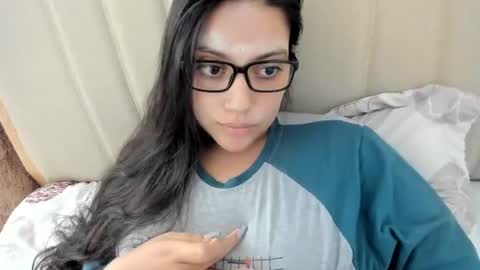 Snapshot of laracamille chatting on 7, 11, 2025 lara online show from 7, 11, 2025