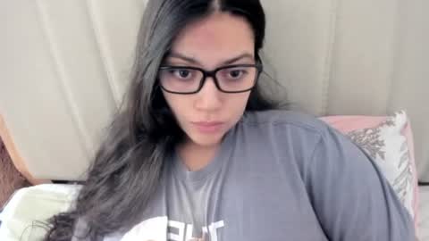 Snapshot of laracamille chatting on 14, 12, 2025 lara online show from 14, 12, 2025