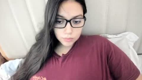 Snapshot of laracamille chatting on 22, 12, 2025 lara online show from 22, 12, 2025