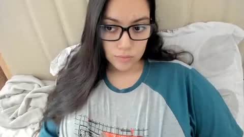 Snapshot of laracamille chatting on 6, 3, 2026 lara online show from 6, 3, 2026