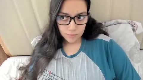 Snapshot of laracamille chatting on 7, 3, 2026 lara online show from 7, 3, 2026