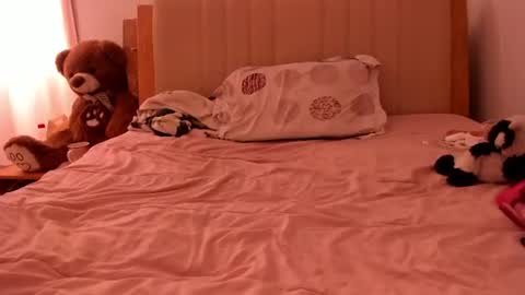 Snapshot of laracamille chatting on 9, 4, 2026 lara online show from 9, 4, 2026