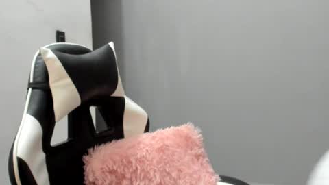 Snapshot of laracat18 chatting on 19, 7, 2026 Lara online show from 19, 7, 2026