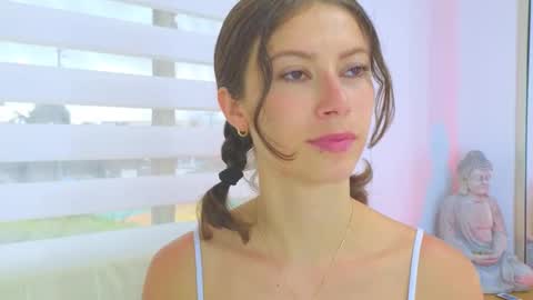 Lara  online show from 8, 3, 2025