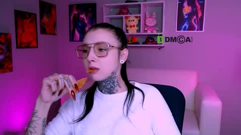 Snapshot of laratiz chatting on 15, 11, 2025 laratiz online show from 15, 11, 2025