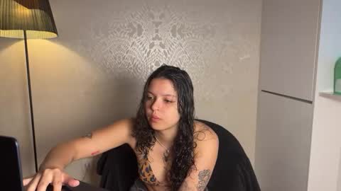 Snapshot of larirossi chatting on 18, 5, 2026 Rossi angel online show from 18, 5, 2026