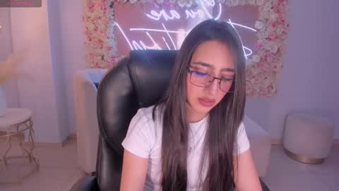 Snapshot of larisasmirnov chatting on 27, 11, 2025 Larisa Smirnov online show from 27, 11, 2025