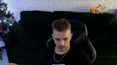 Snapshot of larstar01 chatting on 19, 12, 2024 Lars online show from 19, 12, 2024