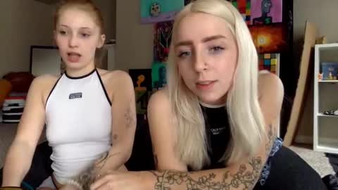 Snapshot of latenightkash chatting on 23, 2, 2026 Roxy blue online show from 23, 2, 2026