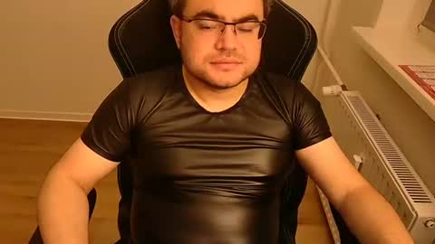 latexboy893 online show from 15, 6, 2026