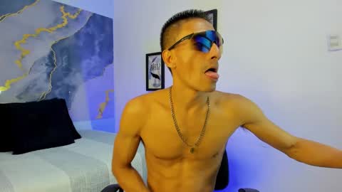 crissex  online show from 28, 11, 2025