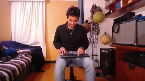 Snapshot of latincurious0 chatting on 27, 9, 2025 Juanito online show from 27, 9, 2025