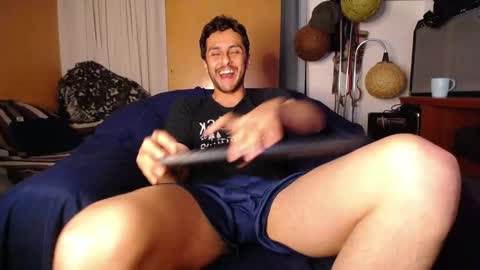 Snapshot of latincurious0 chatting on 21, 11, 2025 Juanito online show from 21, 11, 2025