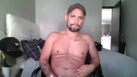 Snapshot of latinhotcouple33 chatting on 13, 1, 2026 wolves online show from 13, 1, 2026