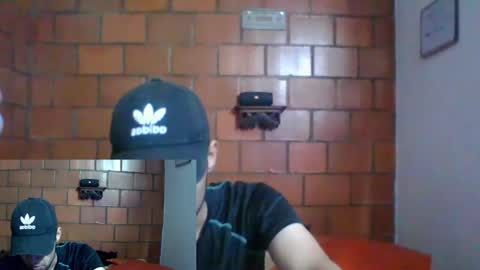 Snapshot of latinmansmoking chatting on 25, 9, 2025 latinmansmoking online show from 25, 9, 2025