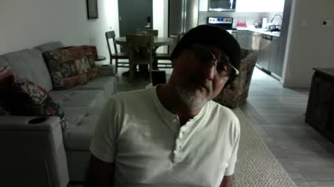 QS - INDEPENDENT MODEL online show from 16, 2, 2025