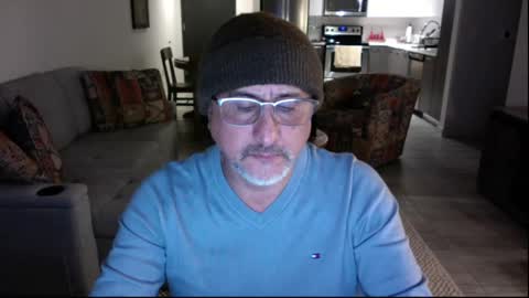 QS - INDEPENDENT MODEL online show from 5, 3, 2025