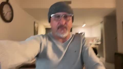 QS - INDEPENDENT MODEL online show from 9, 3, 2025