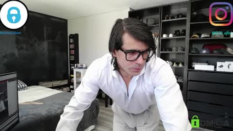 Snapshot of latino23bom chatting on 1, 4, 2026 sam online show from 1, 4, 2026