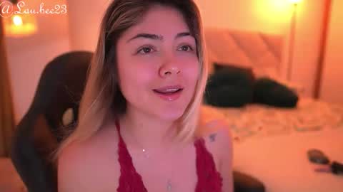 Snapshot of lau_bee_ chatting on 29, 9, 2025 Laura online show from 29, 9, 2025