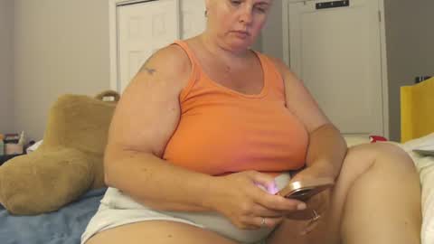 Snapshot of laulauma chatting on 20, 6, 2026 LauLauMa online show from 20, 6, 2026