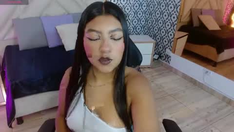 Snapshot of laulin_tay chatting on 7, 5, 2026 laulin_tay online show from 7, 5, 2026