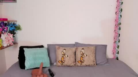 Snapshot of laura1__ chatting on 26, 4, 2026 laura1__ online show from 26, 4, 2026