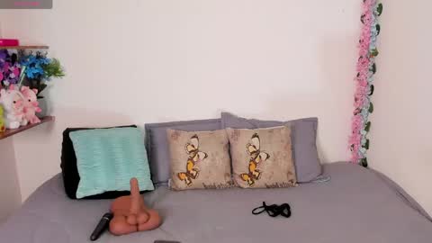Snapshot of laura1__ chatting on 4, 5, 2026 laura1__ online show from 4, 5, 2026