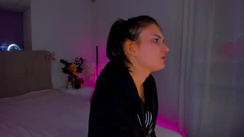 Laura online show from 2, 1, 2025