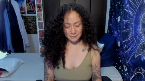 Snapshot of laura_anal_ chatting on 8, 5, 2026 Wen online show from 8, 5, 2026