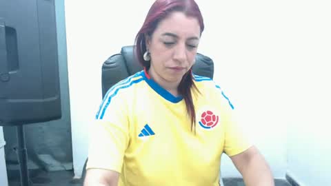 Snapshot of laura_craizy chatting on 18, 6, 2026 CALL ME LOVE LAURA online show from 18, 6, 2026