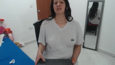 laura_foxx2379 online show from 21, 11, 2025