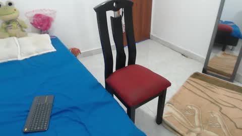 laura_foxx2379 online show from 3, 12, 2025