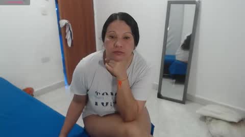 laura_foxx2379 online show from 11, 1, 2026