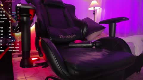 Snapshot of laura_hills18 chatting on 9, 12, 2024 Lura online show from 9, 12, 2024