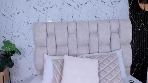 LauraIvy online show from 25, 11, 2025