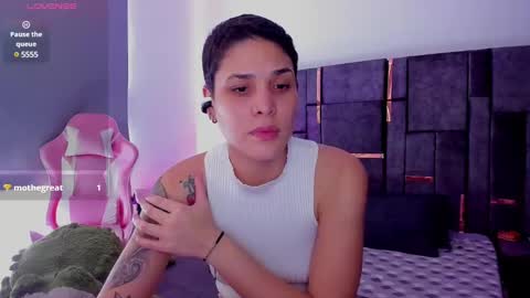 Laura Rose online show from 1, 3, 2025
